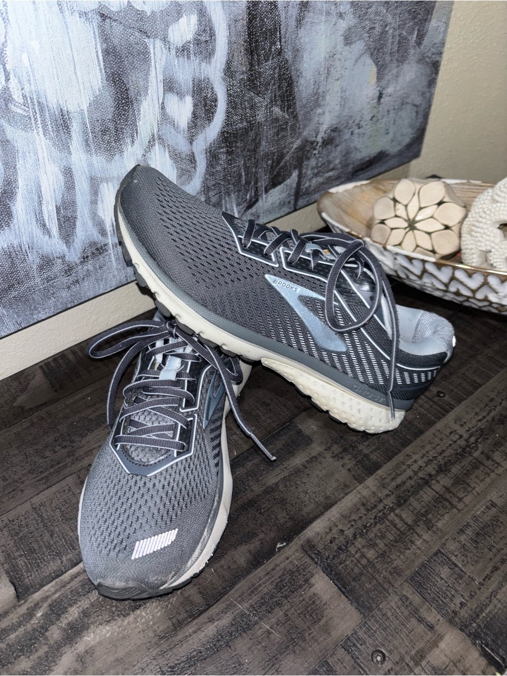 Brooks Ghost 12 running shoes WOMENS SZ 10